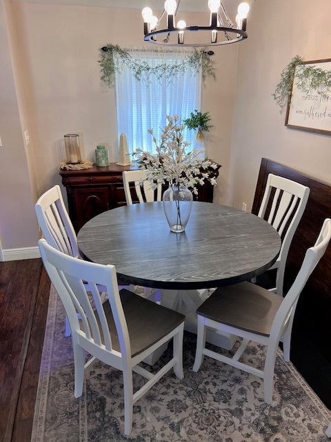Traditional Farmhouse Round Table