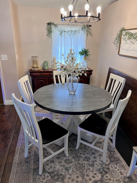 Traditional Farmhouse Round Table